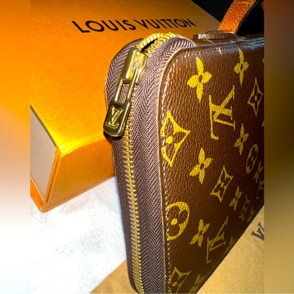 LOUIS VUITTON TRAVEL ORGANIZER - Picture 6 of 9